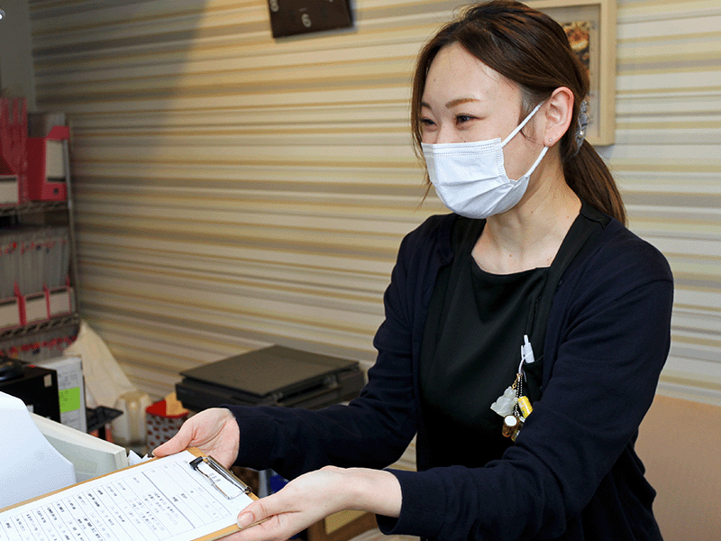 受付・問診票の記入